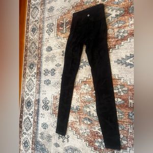 Dark camo Lululemon leggings